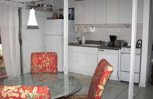 Southwest Coconut Grove Cottage | Beautiful South Grove Cottage in Peaceful Setting