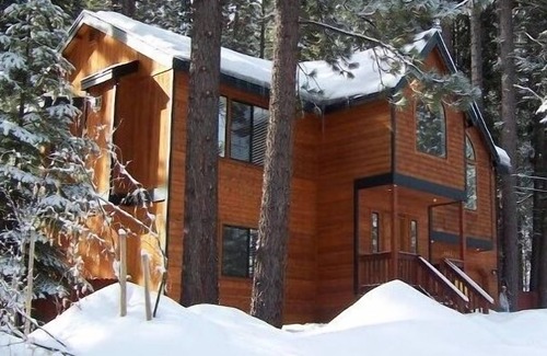 Mountain View Estates House | Beautiful South Lake Tahoe Cabin With Hot Tub