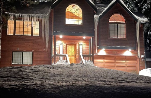 Mountain View Estates House | Beautiful South Lake Tahoe Cabin With Hot Tub