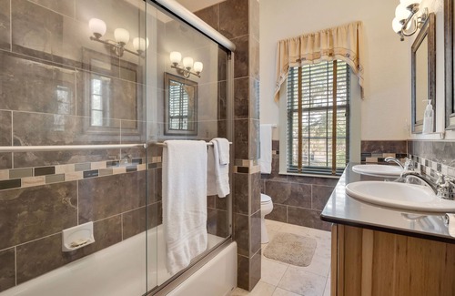 Steinhatchee Cabin | Beautiful Southern Pines Lodge in Steinhatchee Landing Resort
