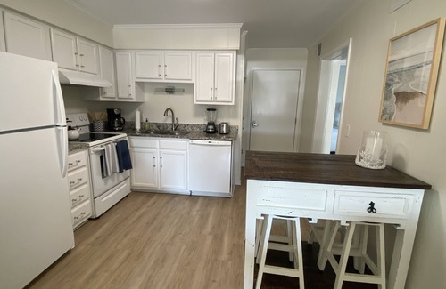 Morehead City Condo | Beautiful Southwinds condo, oceanfront community with two pools and beach access