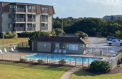 Morehead City Condo | Beautiful Southwinds condo, oceanfront community with two pools and beach access