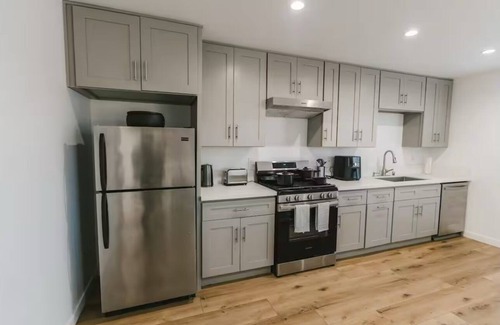 East Los Angeles Apartment | Beautiful Spacious Apartment Near Downtown LA
