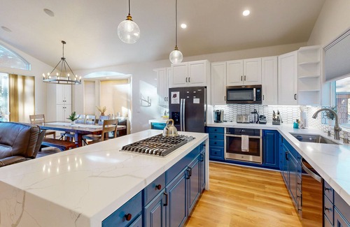 Pioneer Trail House | Beautiful & Spacious Newer Home with Lovely Master Suite & Gourmet Kitchen