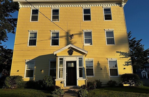 Queens Square Apartment | Beautiful & Spacious 1 Bedroom Apartment Downtown Charlottetown Best Location