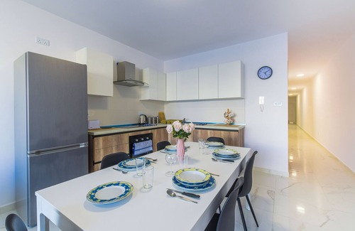 Bugibba Apartment | Beautiful Spacious and Bright 3 Bedroom 2 Bathroom Apartment I6