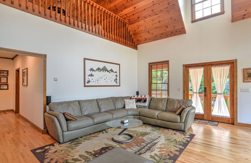Maggie Valley House | Beautiful Spacious Mountain Chalet- perfect for your family get away!!!