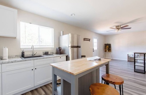 Roseville Apartment | Beautiful spacious 2 bedroom guest home