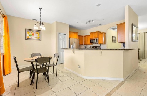 Interchange Square House | Beautiful spacious 4 bedrooms and 2 baths house in Palm Bay.