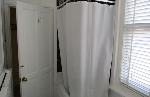 Ryde Apartment | Beautiful Spacious Apartment 1st Floor Sleeps 5