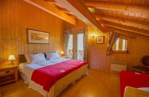 Samoens Ski Chalet | Beautiful spacious chalet, with hot-tub, garden, 5 mins walk to Samoens centre