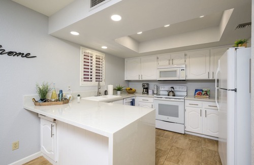Paradise Valley Village Condo | Beautiful, Spacious, Cozy Condo in Prime Location!