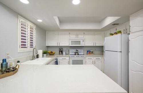 Paradise Valley Village Condo | Beautiful, Spacious, Cozy Condo in Prime Location!