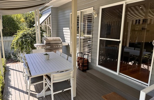 Bright House | Beautiful spacious home a short walk to town centre.