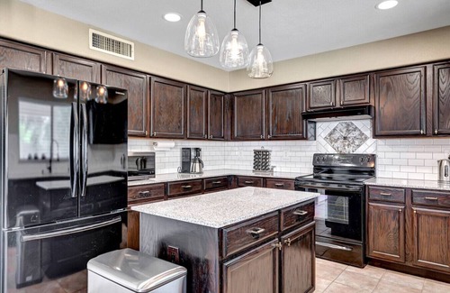 Gilbert House | Beautiful & Spacious Home W/Heated Pool & Hot Tub