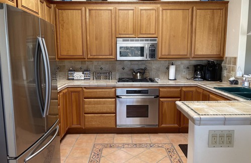 Oak Shores House | Beautiful Spacious Lake View Home in Oak Shores