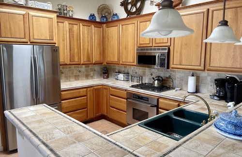 Oak Shores House | Beautiful Spacious Lake View Home in Oak Shores