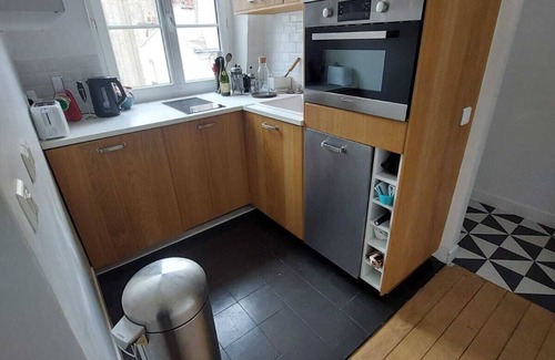 Quartier de la Folie-Mericourt Apartment | Beautiful & Spacious Parisien Apartment in the City Center
