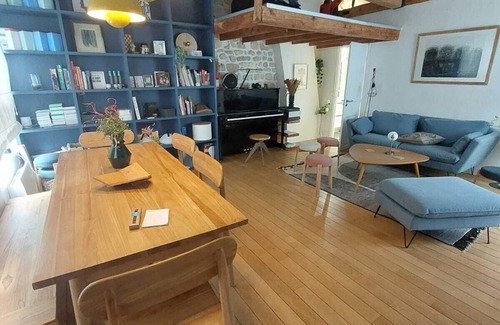 Quartier de la Folie-Mericourt Apartment | Beautiful & Spacious Parisien Apartment in the City Center