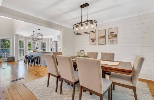 Ridgeland House | Beautiful Spacious Remodeled Private House w/Pool, Porches, Grille, Game Room.