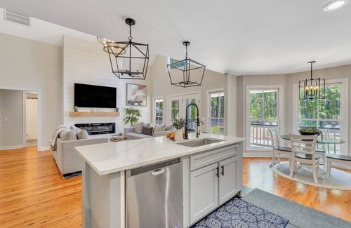 Ridgeland House | Beautiful Spacious Remodeled Private House w/Pool, Porches, Grille, Game Room.