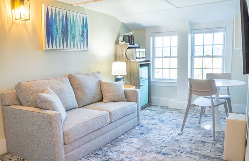 Hampton House | Beautiful spacious third floor room!