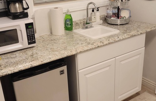 Bakersfield House | Beautiful spacious Suite guest house