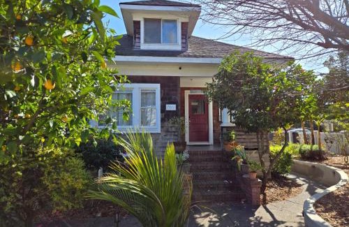 San Rafael House | Beautiful Spacious Victorian Garden Oasis Central, Gated, Deck, BBQ