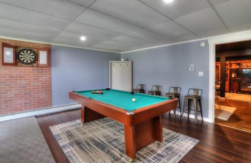 Rangeley House | Beautiful Spacious & Well-Stocked Downtown Home