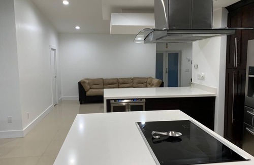 Kendall West House | Beautiful ,Sparkling Clean & comfortable house with a POOL