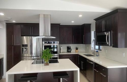 Kendall West House | Beautiful ,Sparkling Clean & comfortable house with a POOL