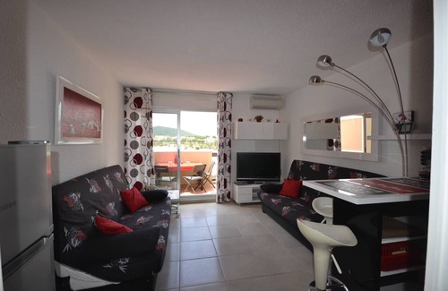 La Faviere Apartment | BEAUTIFUL STUDIO AIR CONDITIONING CABIN ideal for 1 couple and 3 children.