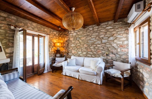 Krotiri House | Beautiful stone maisonette near the beach, ideal for families and groups