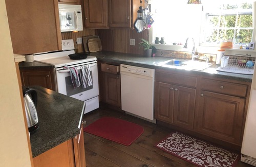 Finesville House | Beautiful stone house in pastoral riverside town