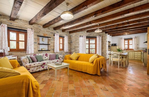 Tinjan Villa | Beautiful Stone Villa in Tinjan With Swimming Pool