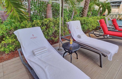 Hallandale Beach Apartment | Beautiful Studio with Canal and Ocean view 1709