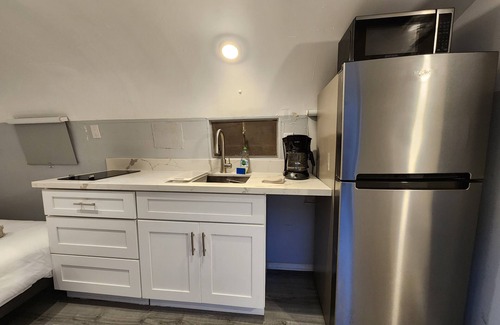 Mid City House | Beautiful Studio Airstream!