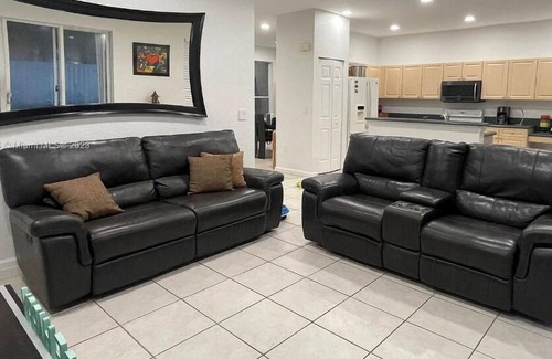 Miramar Apartment | Beautiful Studio apartment (627871) by Houzlet