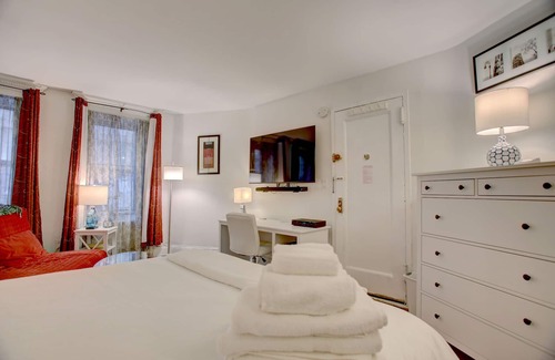 Upper West Side Apartment | Beautiful studio by Central Park