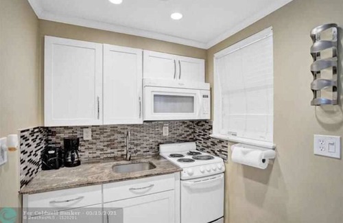 Hollywood Lakes Apartment | Beautiful studio condo steps from the beach!