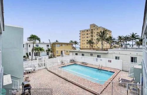 Hollywood Lakes Apartment | Beautiful studio condo steps from the beach!