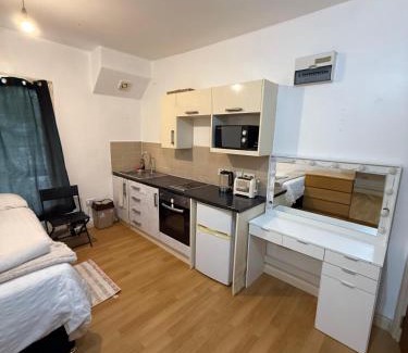 Coldharbour Apartment | Beautiful Studio flat close to central London