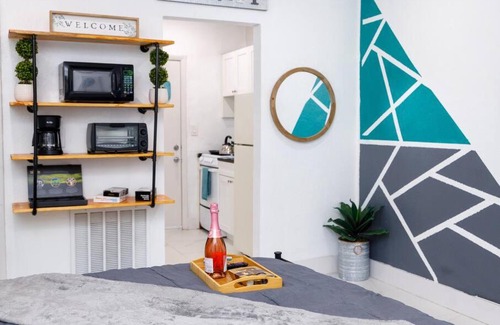 Little Haiti House | Beautiful Studio in Heart of Miami 2