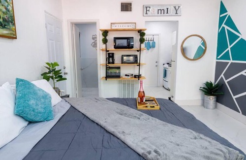 Little Haiti House | Beautiful Studio in Heart of Miami 2