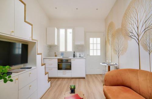 15th Arrondissement Apartment | Beautiful studio in small house near Eiffel Tower
