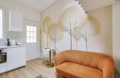 15th Arrondissement Apartment | Beautiful studio in small house near Eiffel Tower
