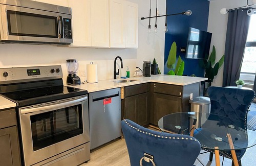 Elizabeth Apartment | Beautiful Studio Near Airport 5039