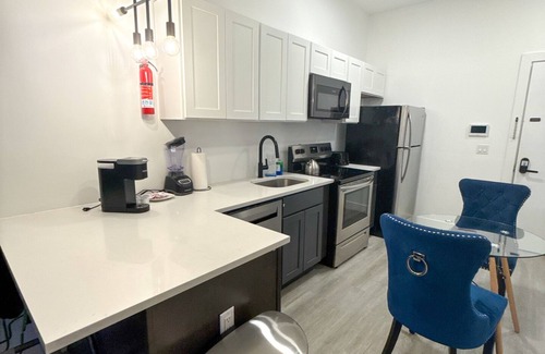 Elizabeth Apartment | Beautiful Studio Near Airport 5039