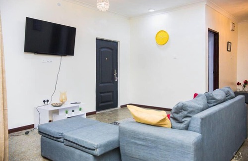 Dansoman Apartment | Beautiful Suburban 3 bedroom house, 30 mins from airport