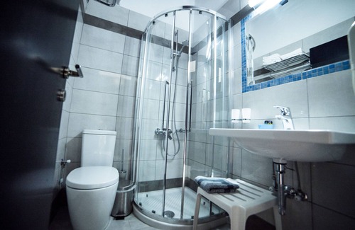 Kamena Vourla House | BEAUTIFUL SUITE IN 3 STAR HOTEL